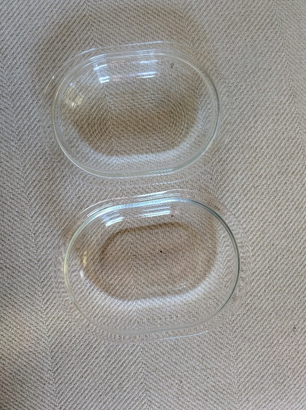 Glass Pyrex Dish With Lid - Picture 2 of 3